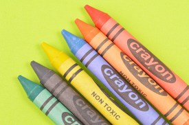 Set 12 crayones gruesos caja amarilla.jpg